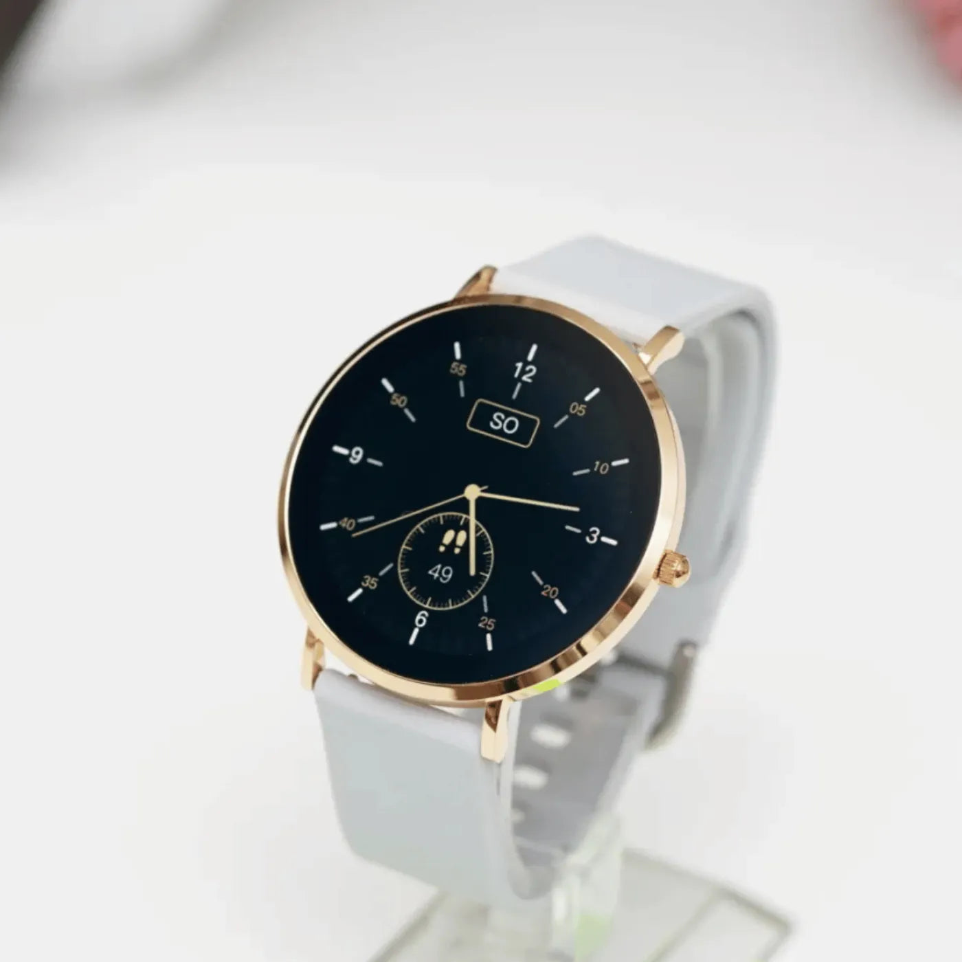 Seitenansicht der Timeframe Smartwatch – schlankes Design, glattes Display